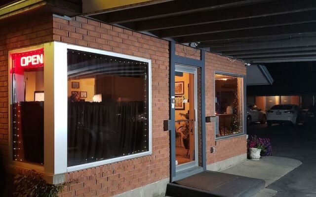 Lava Spa Motel & RV Park