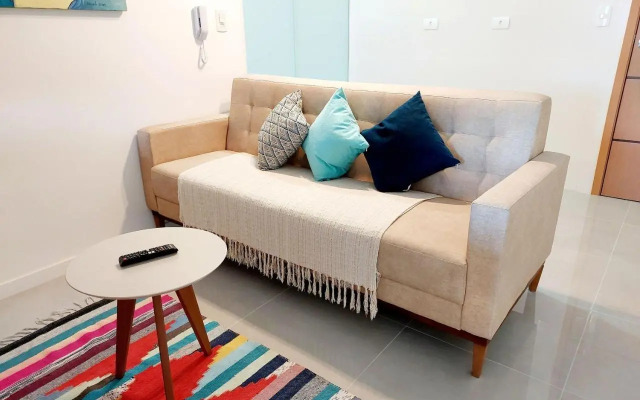 Af-39 NOVO, AR, PISCINA, CHARMOSO E BEM LOCALIZADO