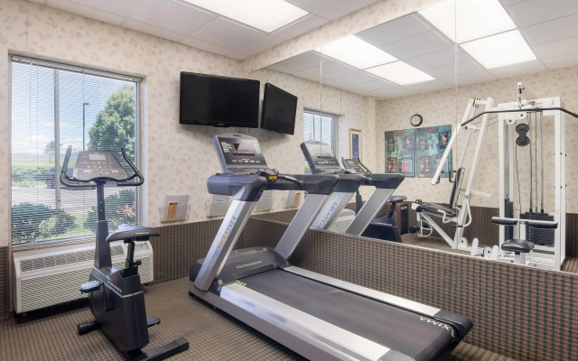 Mainstay Suites Airport