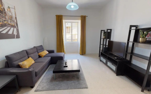 St Julians - Balluta Bay large 3 bedroom apartment
