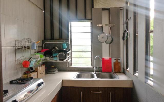 OYO Life 2399 Gerbera House - Kos Putri