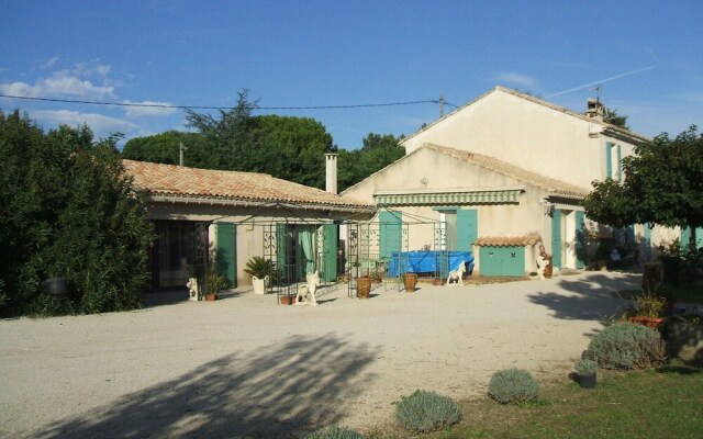 Stunning home in Chateaurenard w/ Outdoor swimming pool, WiFi and Outdoor swimming pool