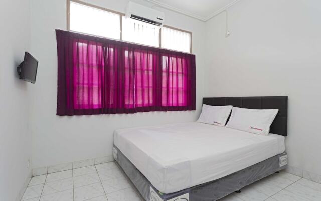 RedDoorz @ Kramat Pondok Pinang