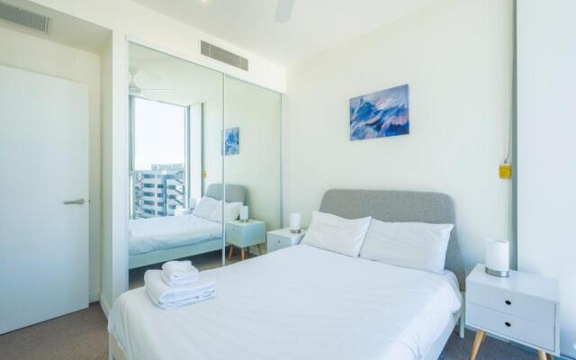 AirTrip Apartments on Doggett Street