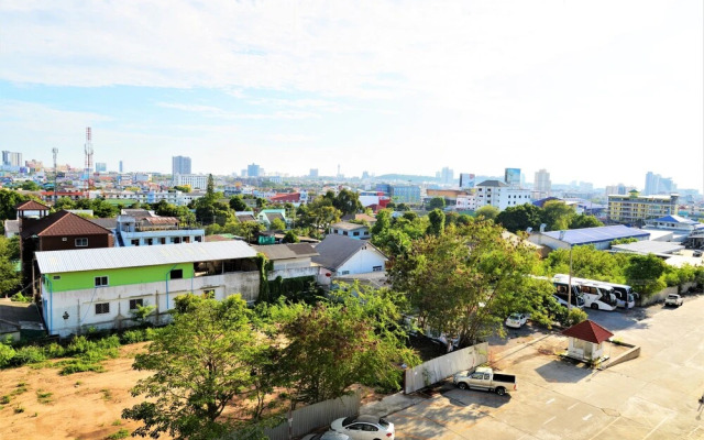 Pattaya Plaza Condotel Large Studio Apartment Sukhumvit