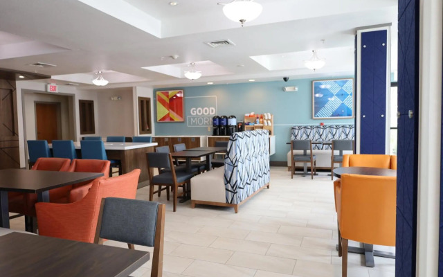 Holiday Inn Express Hotel & Suites Vancouver Mall by IHG