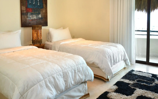 El Taj Oceanfront & Beachside Condo Hotel