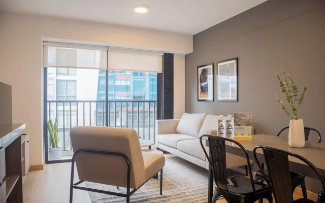 w Striking 1BR Duplex in Miraflores