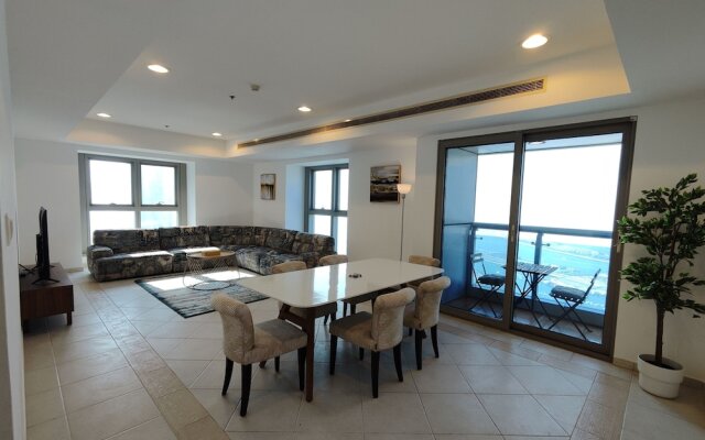 Lux BnB Princess Tower I  Palm & Ocean Views