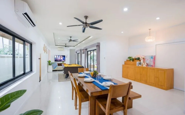 Natcha Pool Villa by Warin