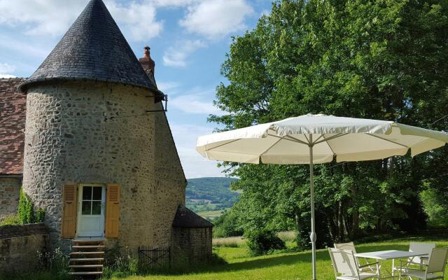 Cosy Castle in Onlay with Swimming Pool