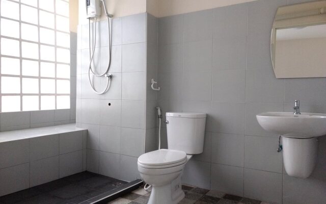 Rama 9 Kamin Bird Hostel