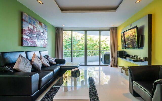 Nakalay Palm by Lofty