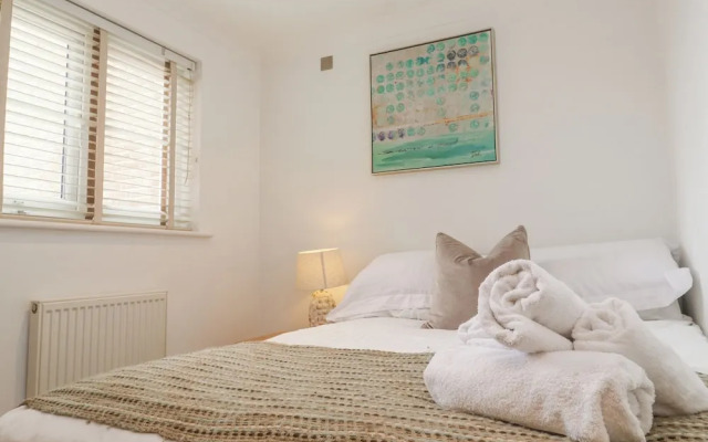 9 Headland Point