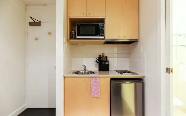 WILLOW, Carlton Studio Apartment