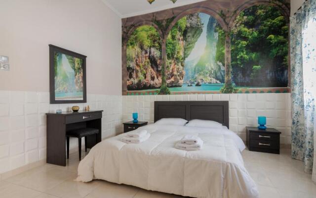 Delightful 2 bedroom flat next to Mikrolimano