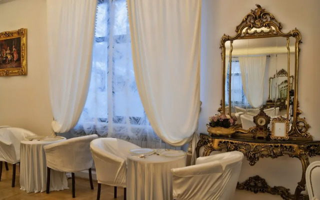 Conacul Coroanei Luxury Boutique Hotel