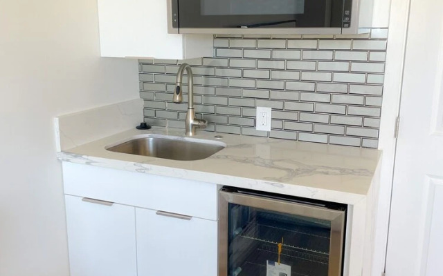 Hawaiian Monarch 1407 Condo by Redawning