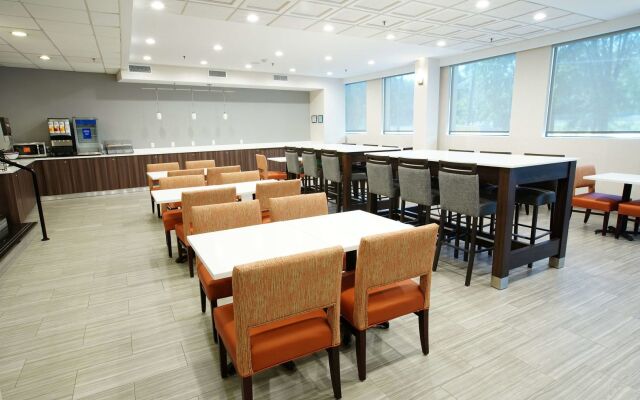 Best Western Paramus Hotel & Suites