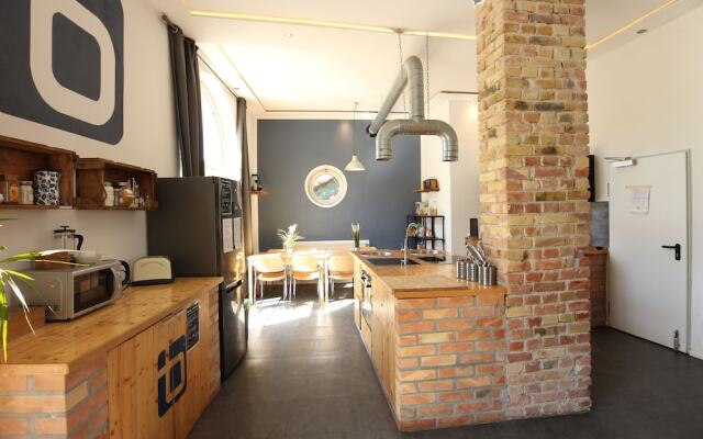 Blue Doors Hostel KTV