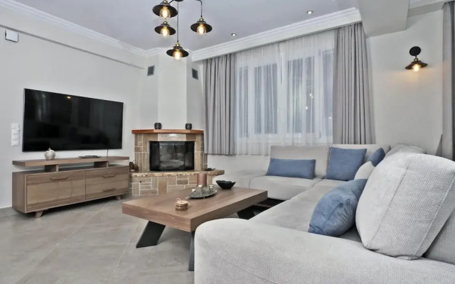 Villa Nikolakis Kerasia, on the beach