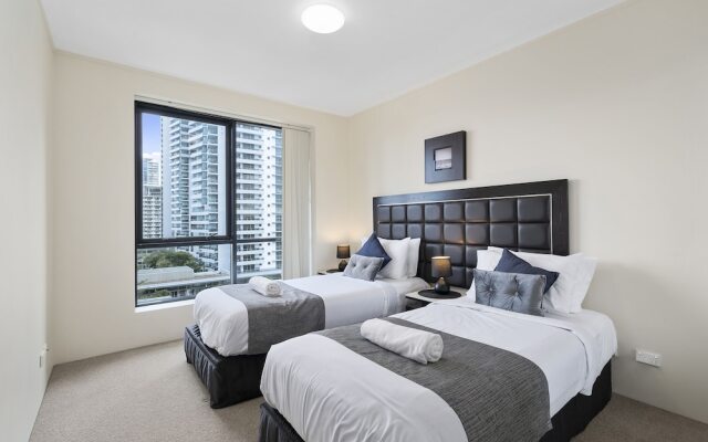 Broadbeach on the Park - We Accommodate