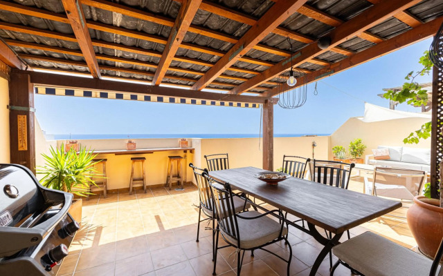 3 bedroom apartment with private rooftop terrace