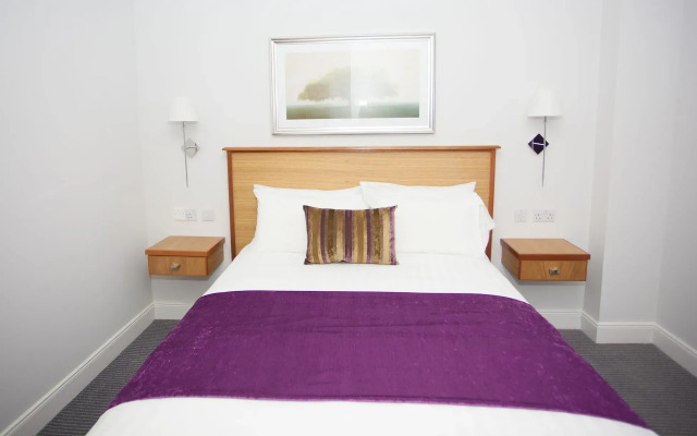 Royal Athenaeum Suites