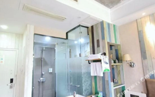 Yiwu Qingtao E-sports Hotel