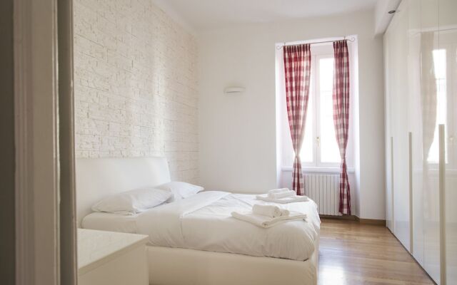 White and Clean Apartment near Metro MM1