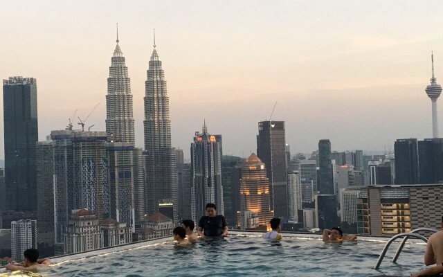 Expressionz Klcc by Mana Mana