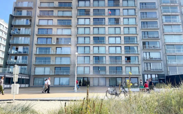 Apartment in Nieuwpoort by the Sea Wall