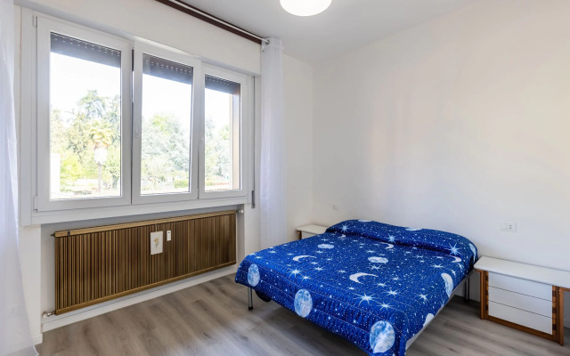 Snug apartment in Lesa with balcony