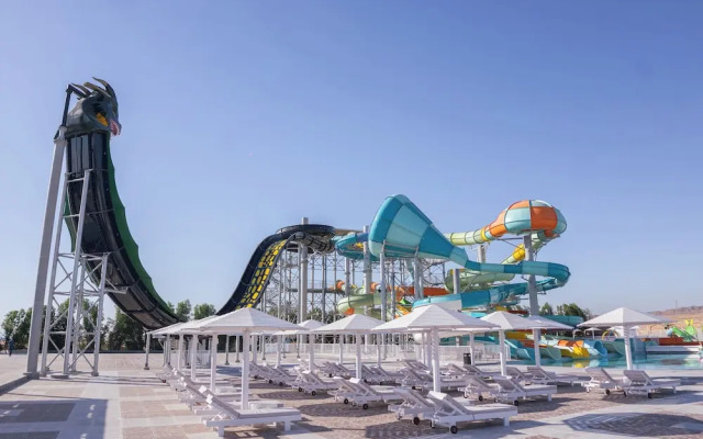 Sirena Beach Resort  Spa