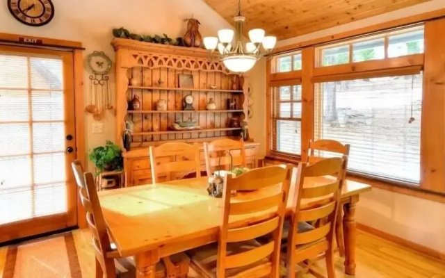 Scenic Wonder Creek Cabin 3 Bedroom loft