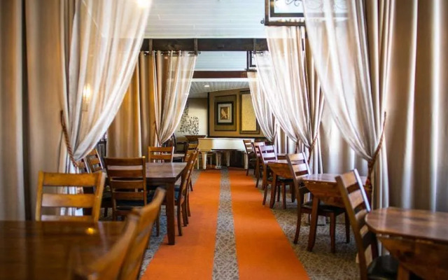 Hooligans Fishing Lodge