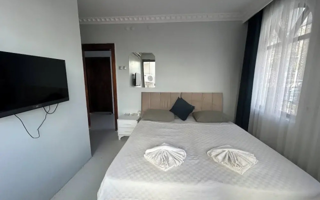 09 Royal Otel
