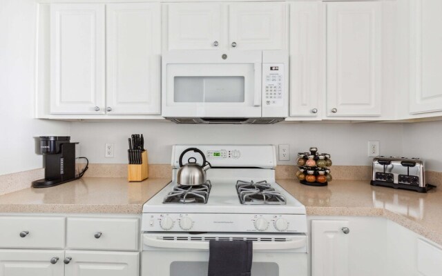 2BR Luxury City Suite With Gym & Pool