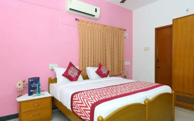 OYO 10018 Hotel AKS Shelter
