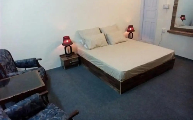 Cross Roads Hotel
