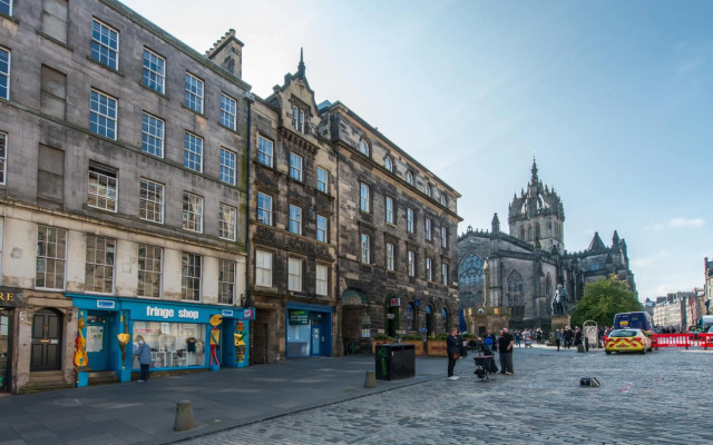 Parliament Sq (apt 10 ) Royal Mile