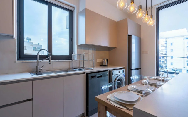 Beachcomber 2-BR Apartment in Larnaca