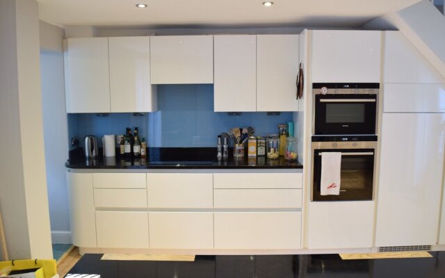 2 Bedroom House in Islington