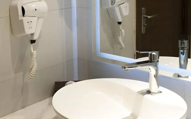 Indigo Heights Hotel & Suites