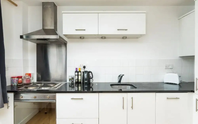 Charming Two Bedroom Flat Near Waterloo/southbank