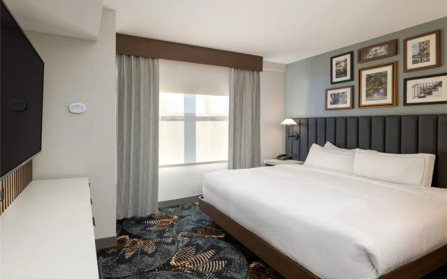 DoubleTree by Hilton Hotel Savannah Airport