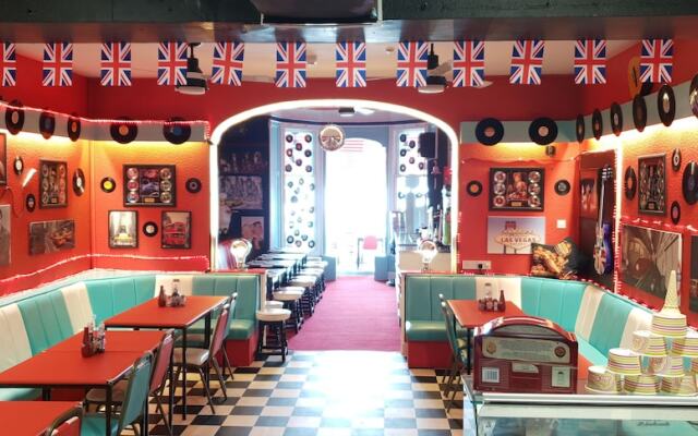 Morgans 60's experience on the promenade