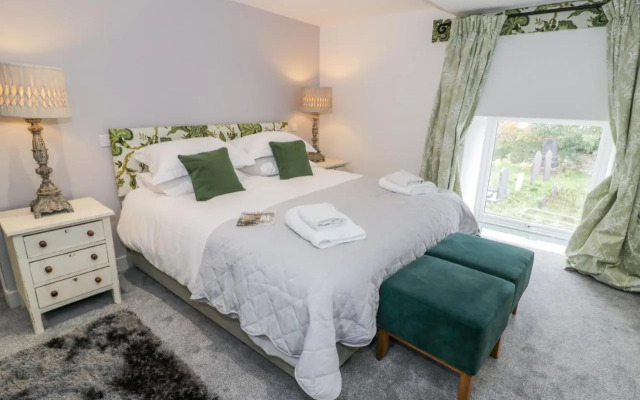 Capel Mawr, Basement 19