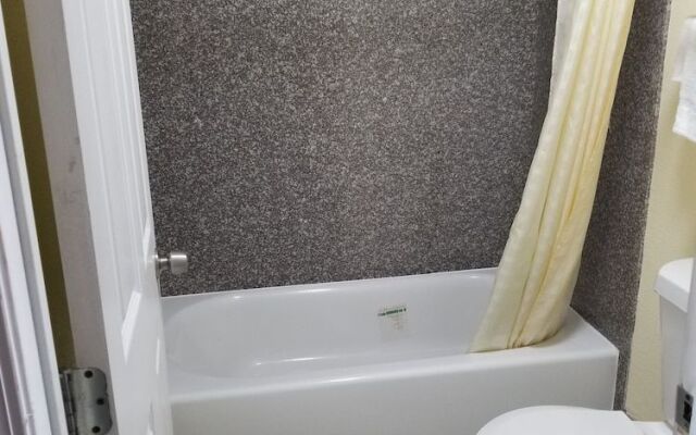 AmeriStay Inn &Suites
