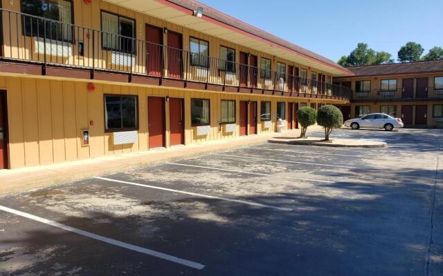 Super 7 Inn